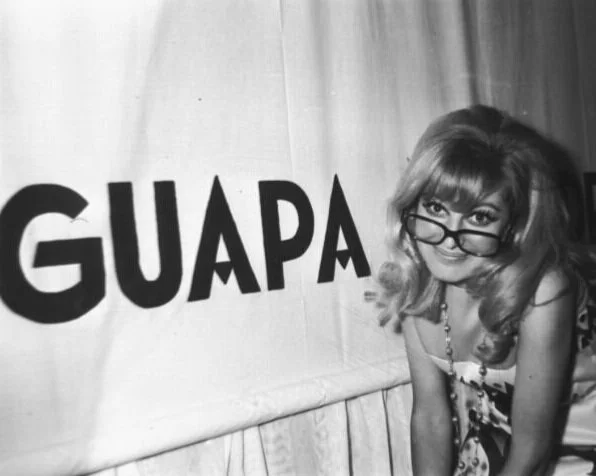 Aquellos chalados concursos: Guapa de Madrid con gafas