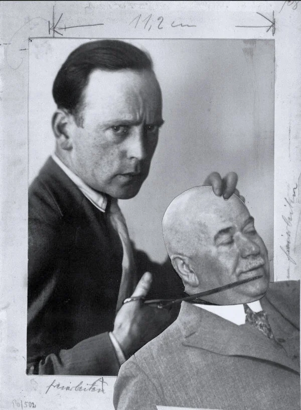 Autorretrato de John Heartfield realizado con la técnica del fotomontaje.