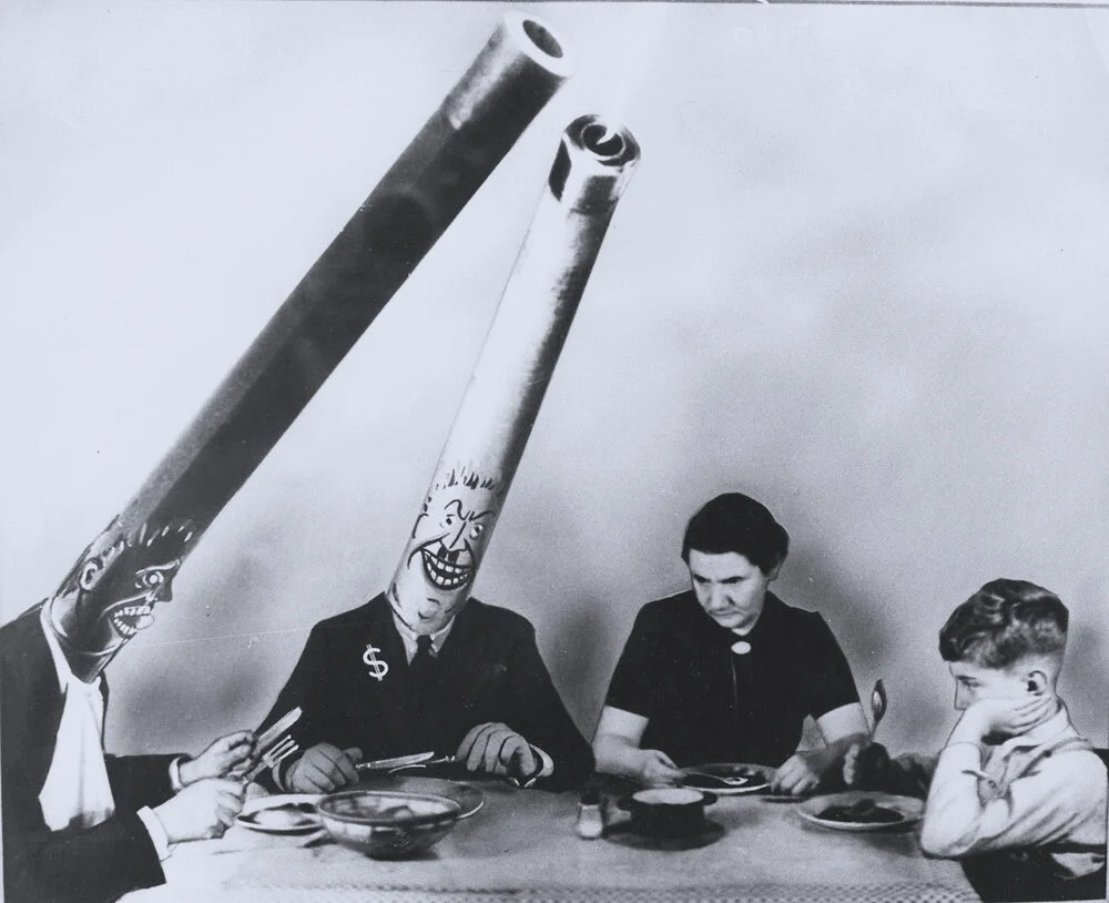 Fotomontaje de John Heartfield.