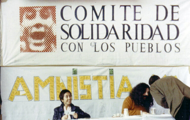 Comité de solidaridad. Pancarta de lino confeccionada. 2x0,70 metros (1984).