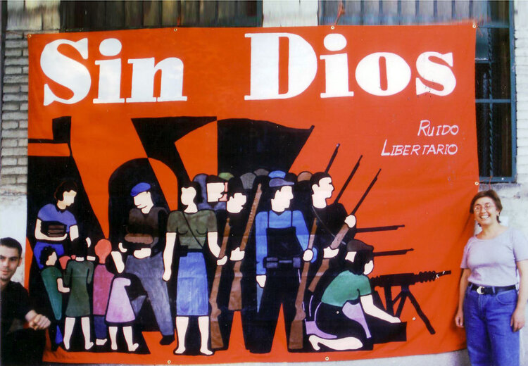 Sin Dios. Ruido libertario. Pancarta de lino confeccionada. 3,70x2,30 metros (1998).