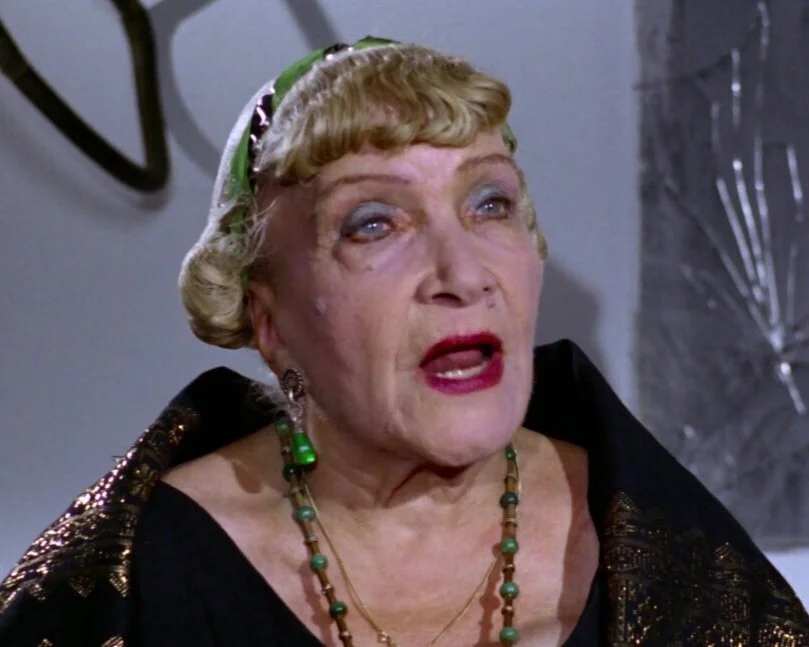 Mercedes Pinto, de poeta desterrada por Primo de Rivera a invitada de una fiesta lisérgica