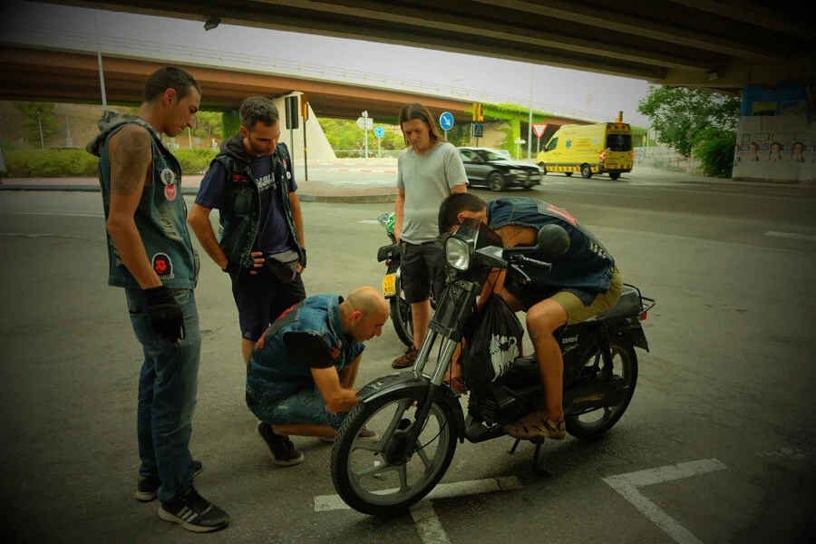 The Variolos (Moped Barna Crew)