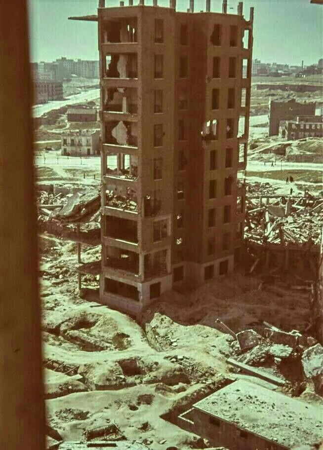 Ruinas de Ciudad Universitaria. Se ven perfectamente la red de trincheras (1939). Fotografía: Otto Wunderlich