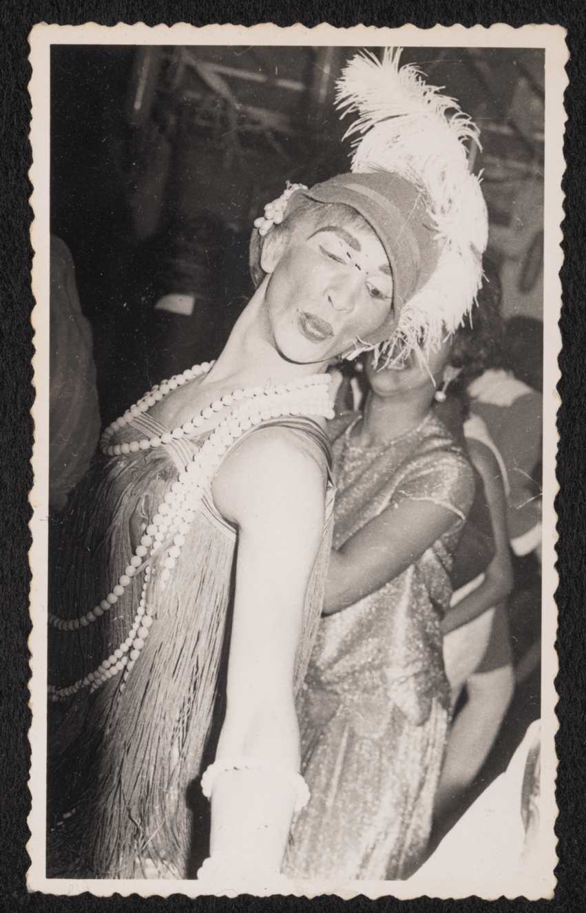 Kewpie durante una fiestas en el  The Ambassador’s Club (circa 1965)