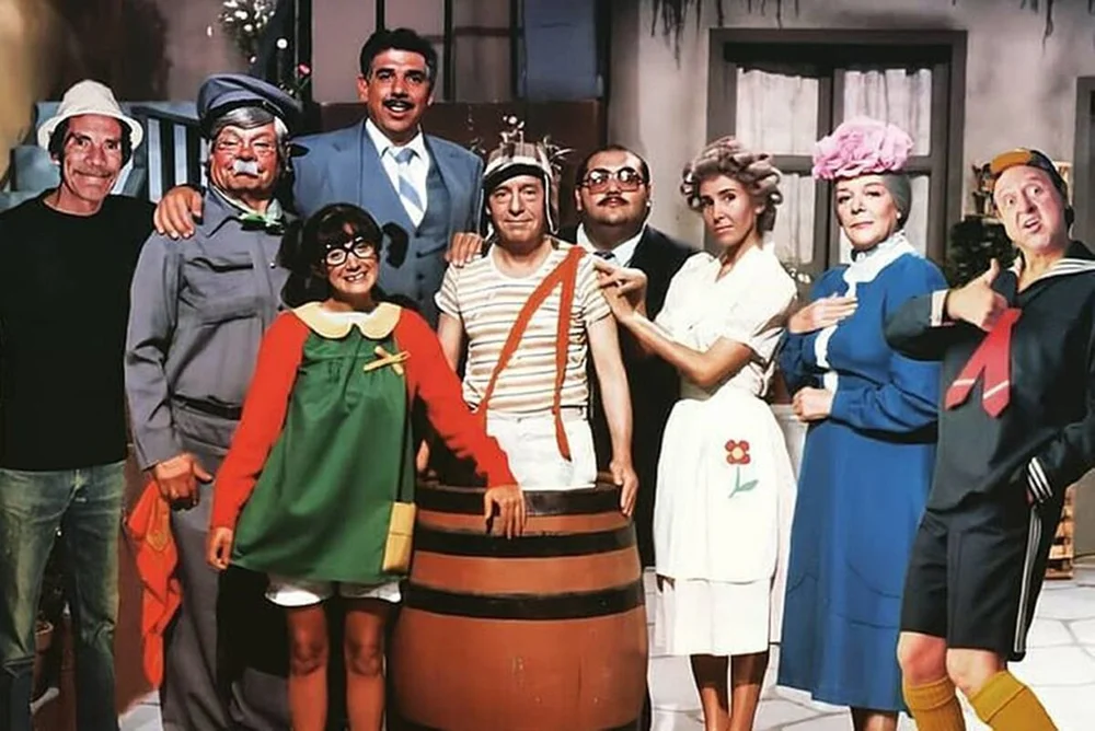 Clotilde y el resto de personajes de  El Chavo del Ocho