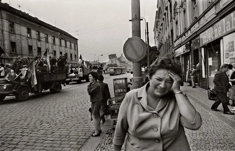 Prague.-August-1968.-Invasion-by-Warsaw-Pact-troops..jpeg