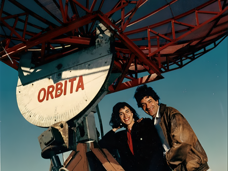 «¿Cuál es la frecuencia, Kenneth?»: conspiranoia y viajes en el tiempo en la era de la MTV 