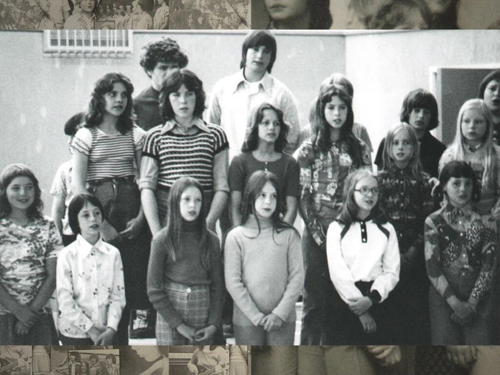 Innocence-Despair-1970s-school-children-sing-Bowie-Beach-Boys-Beatles-and-Eagles-Dangerous-Minds-07-1024x768.jpg