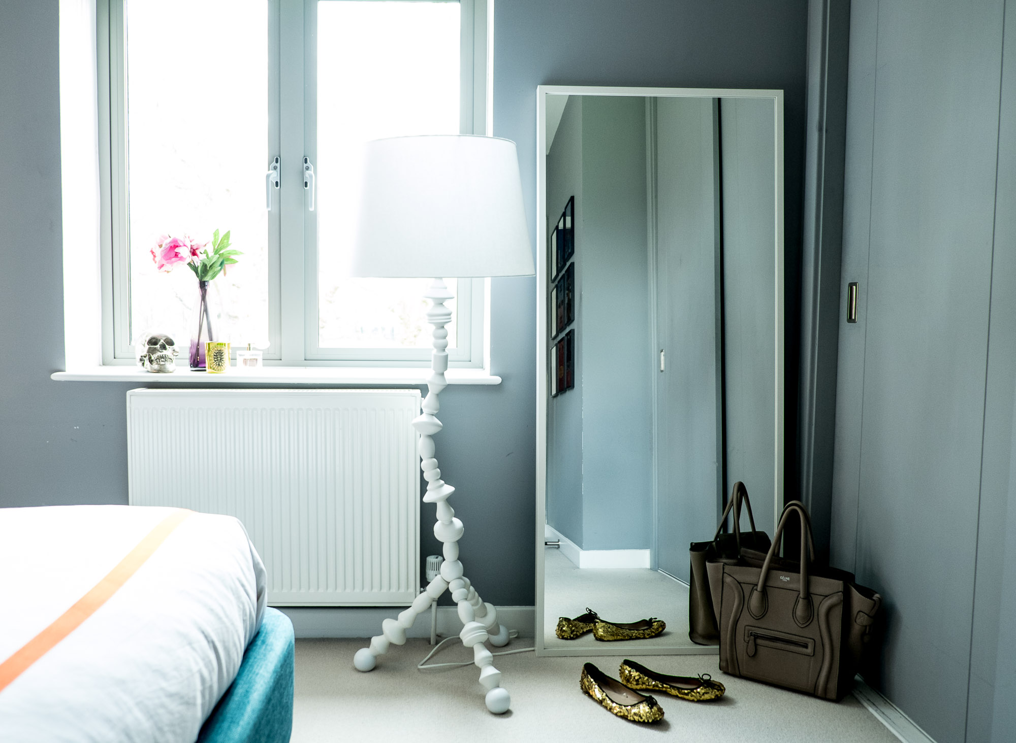 After a bottle of wine that lamp looks completely straight/Photo: Jonathan Lappin Photography