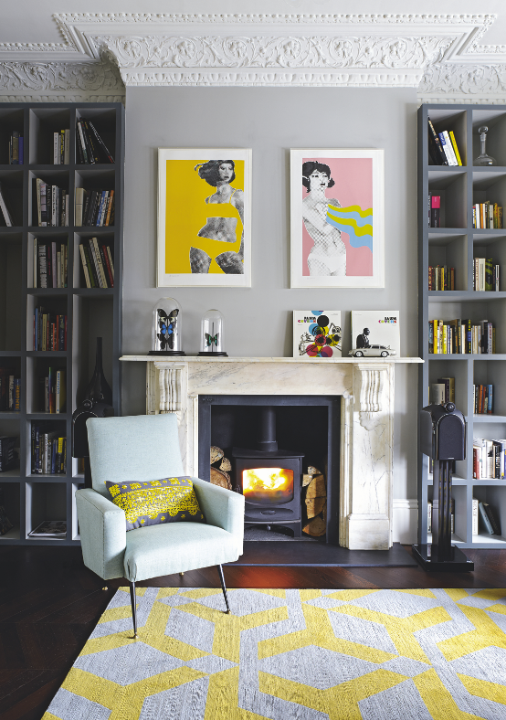Gerald Laing's pop art prints liven up this lovely living room. Photo: Livingetc