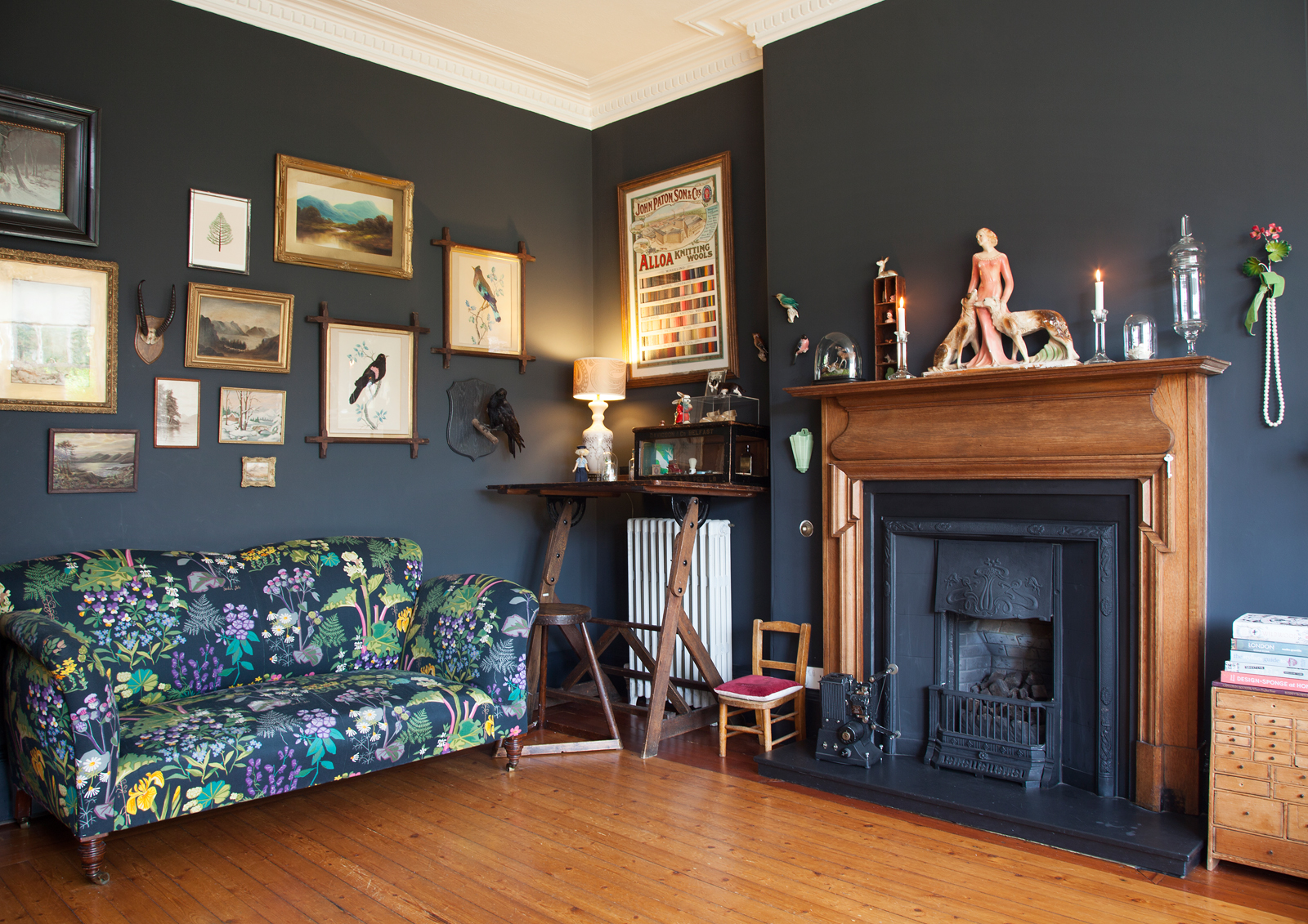 Wall in Farrow & Ball Railings with colour pop sofa