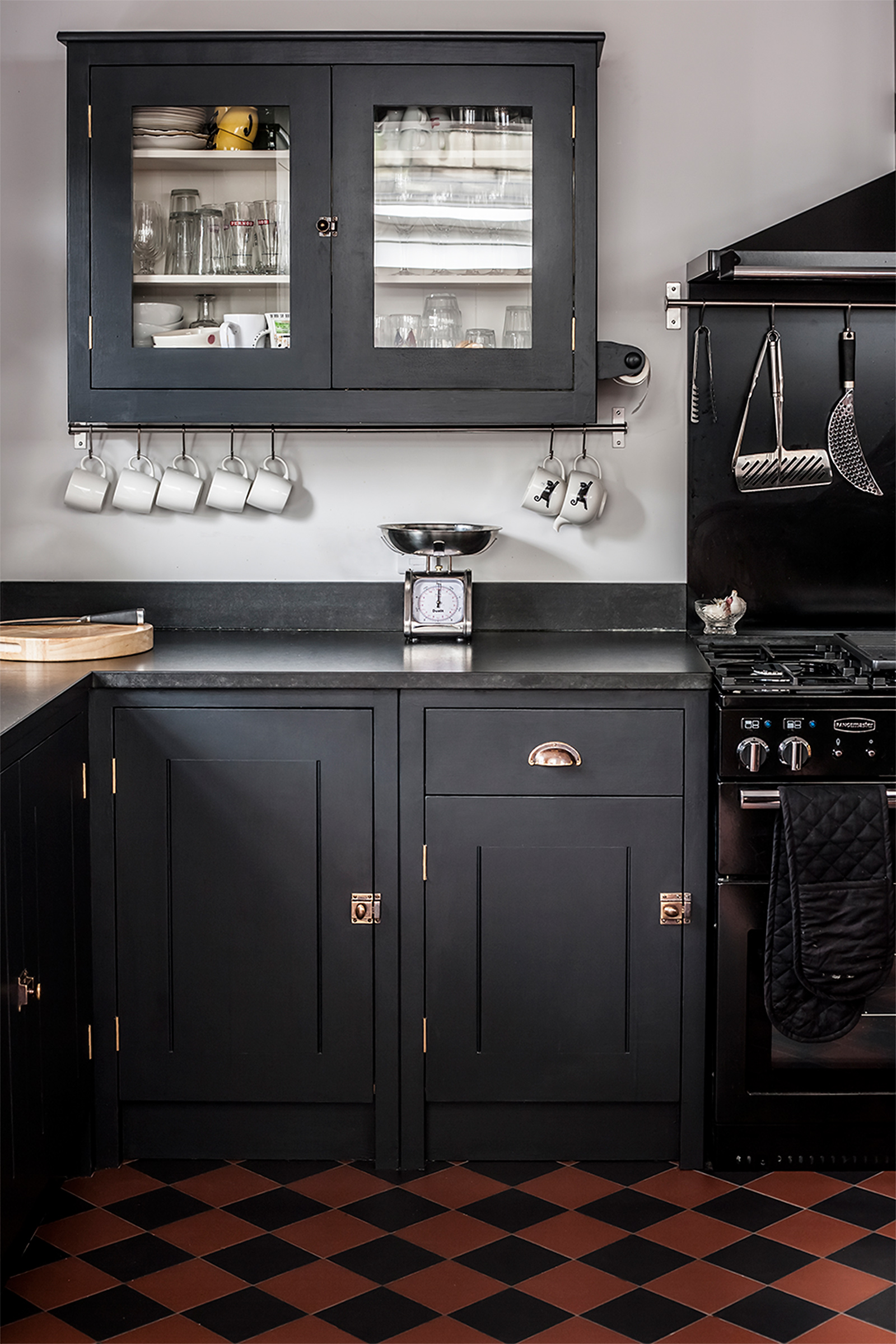 Pinterest inspo pic 3: black work surface, black cupboards, brass handles/Design: Plain English