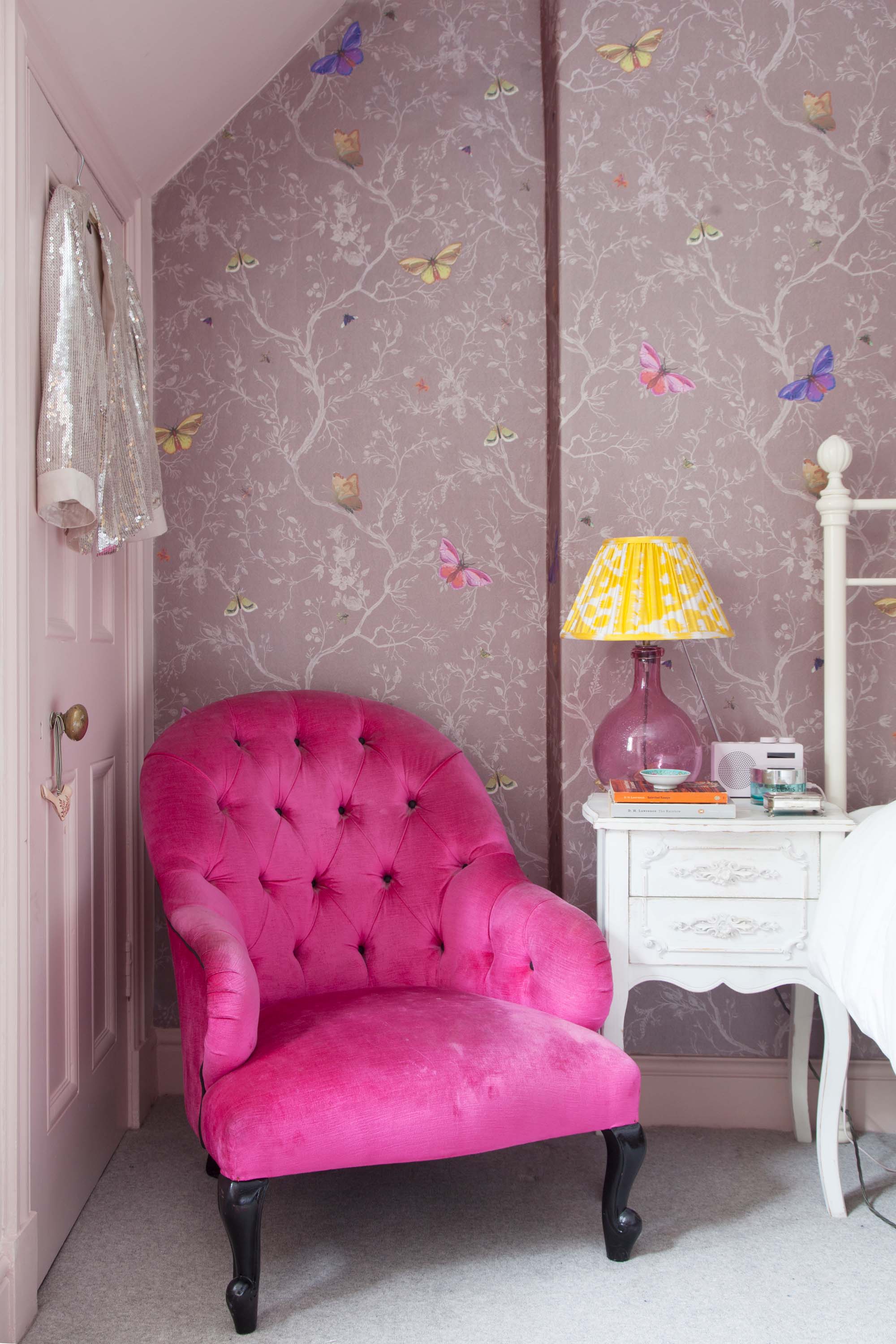 Hot pink velvet armchair Tann Rokka