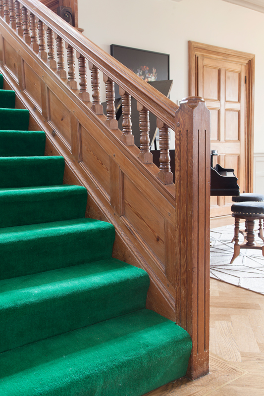 Hand-dyed grass green stair carpet/Photo: Susie Lowe