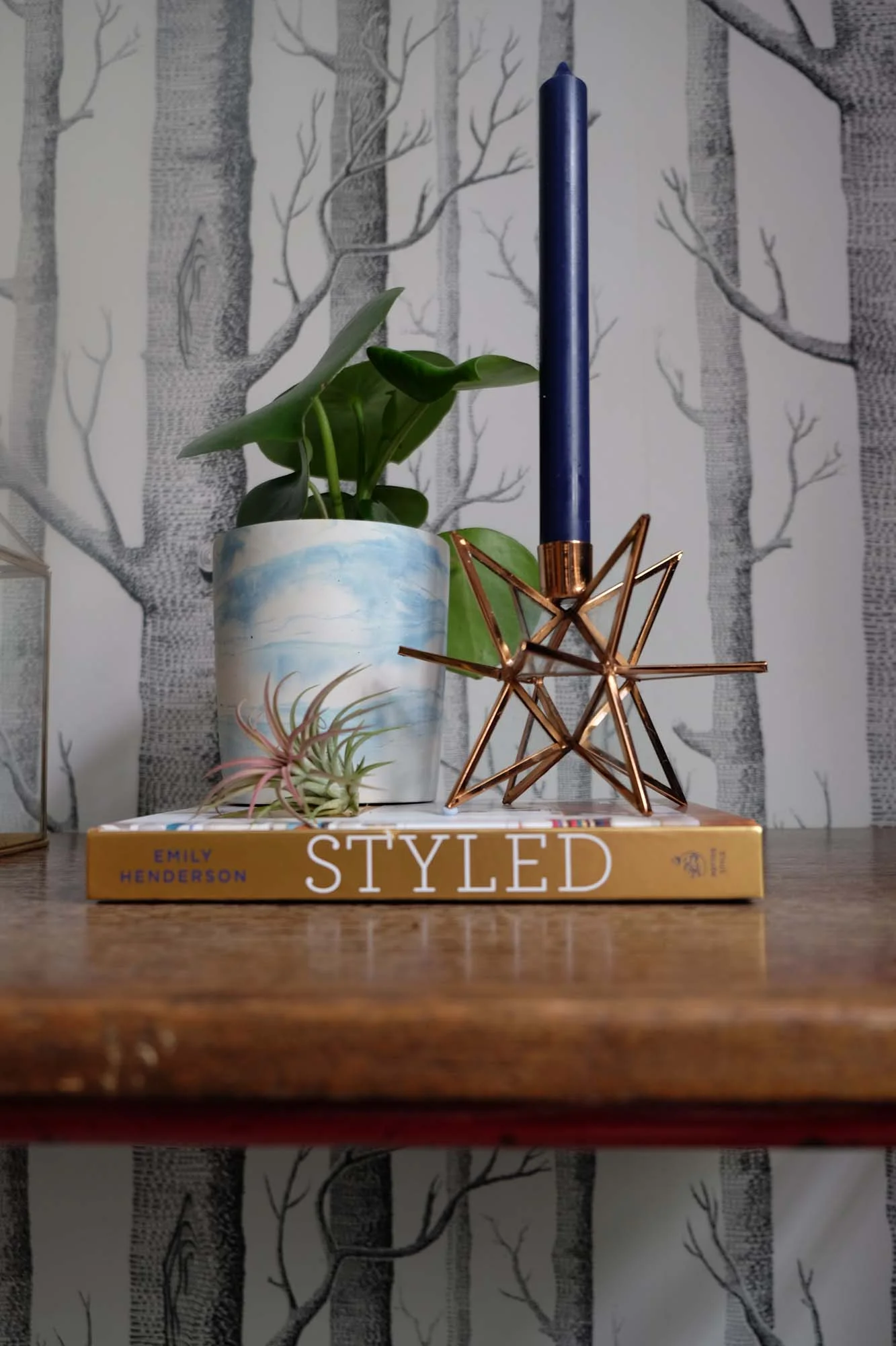 Copper Estello candlestick; Blue and white marble effect plant holder, both La Redoute