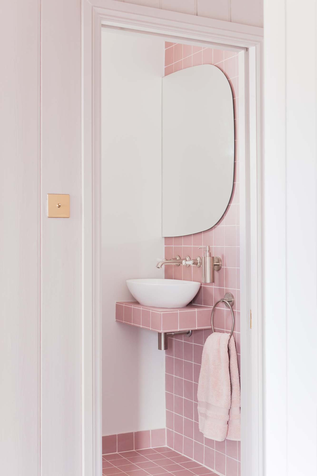 More pink bathroom amazingness with Victorian quarry tiles/Photo: Megan Taylor