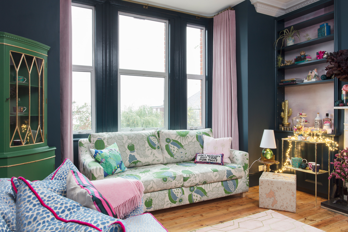 Your curtains should ALWAYS reach the floor/Photo: Susie Lowe