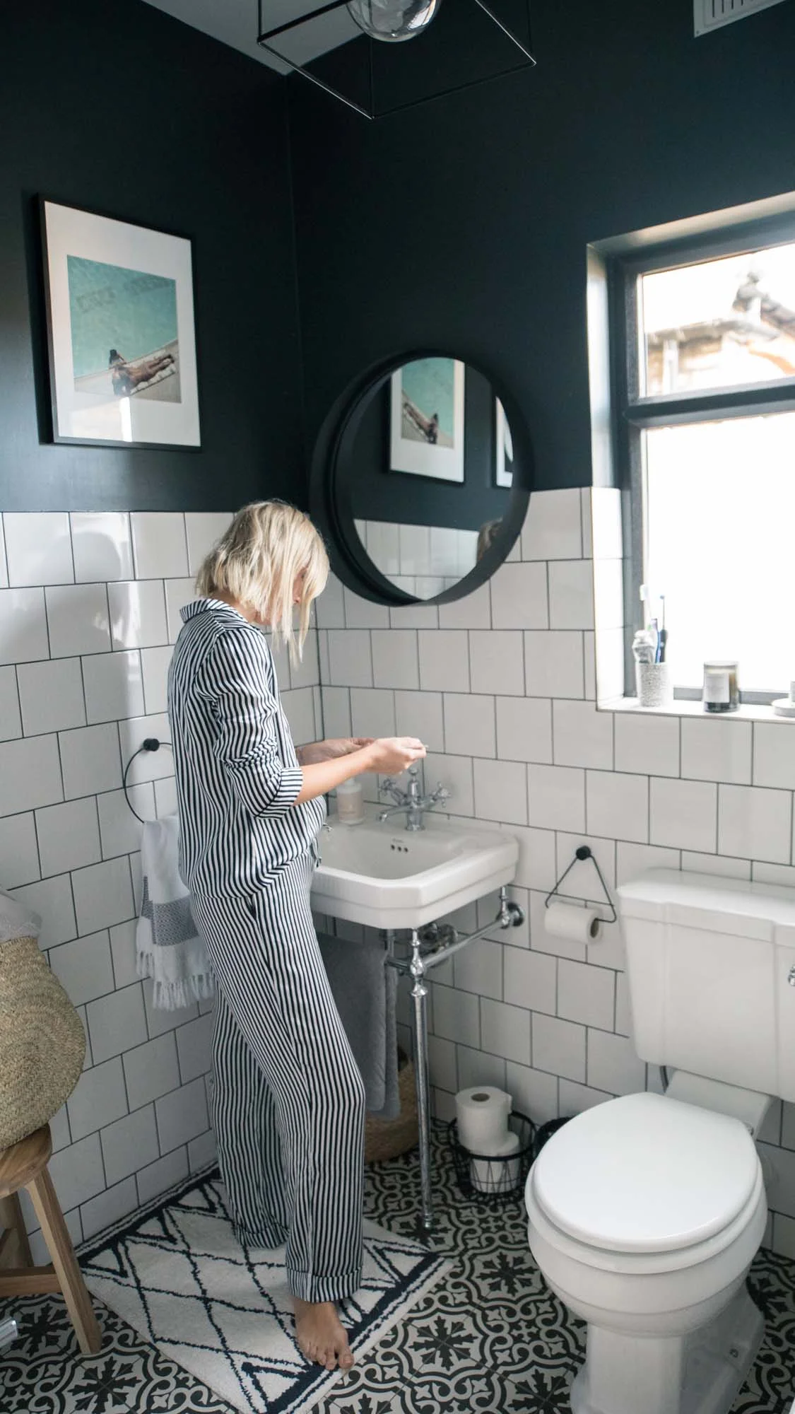 Alex rocking monochrome PJs in her monochrome bathroom