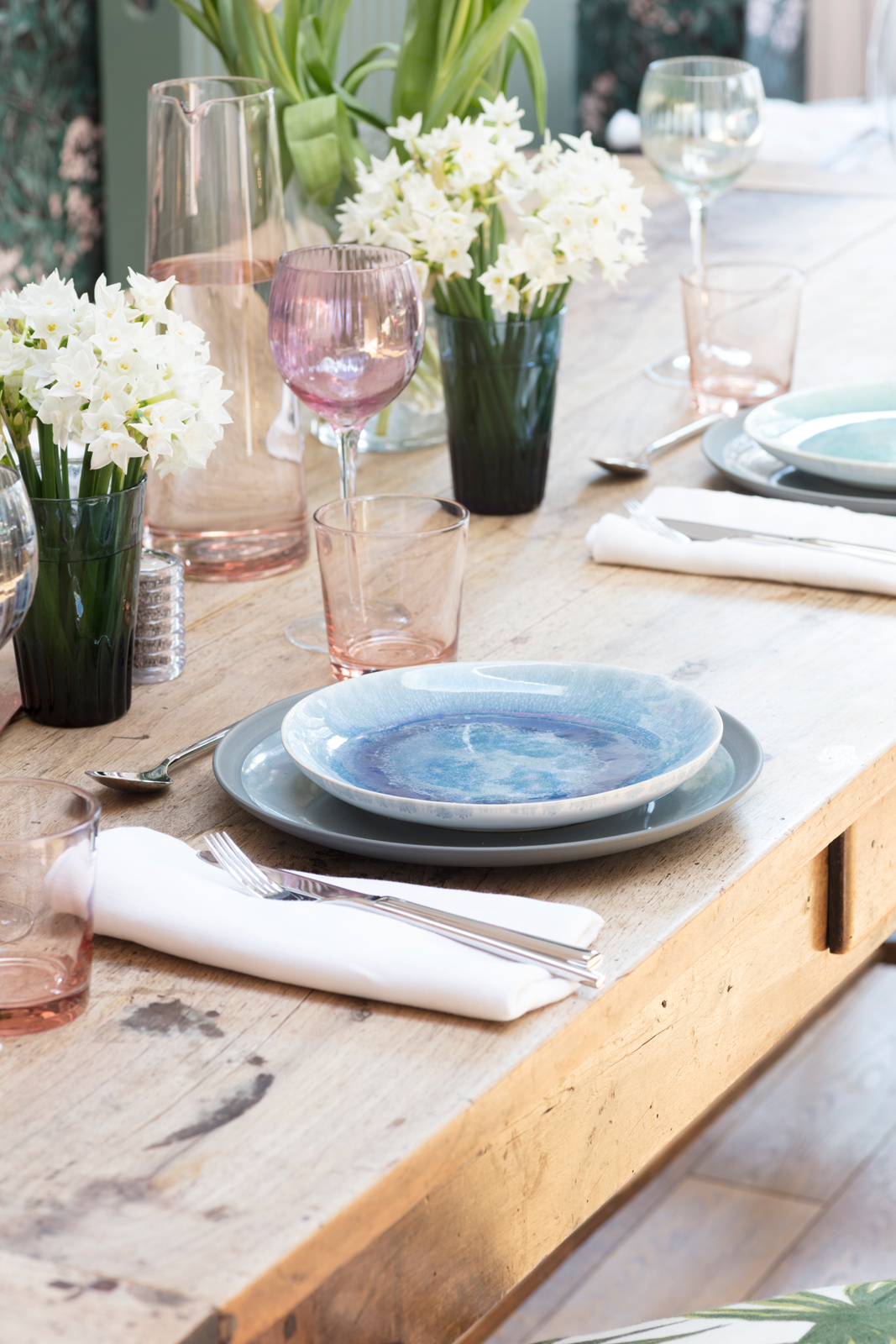 How to style a spring dining table