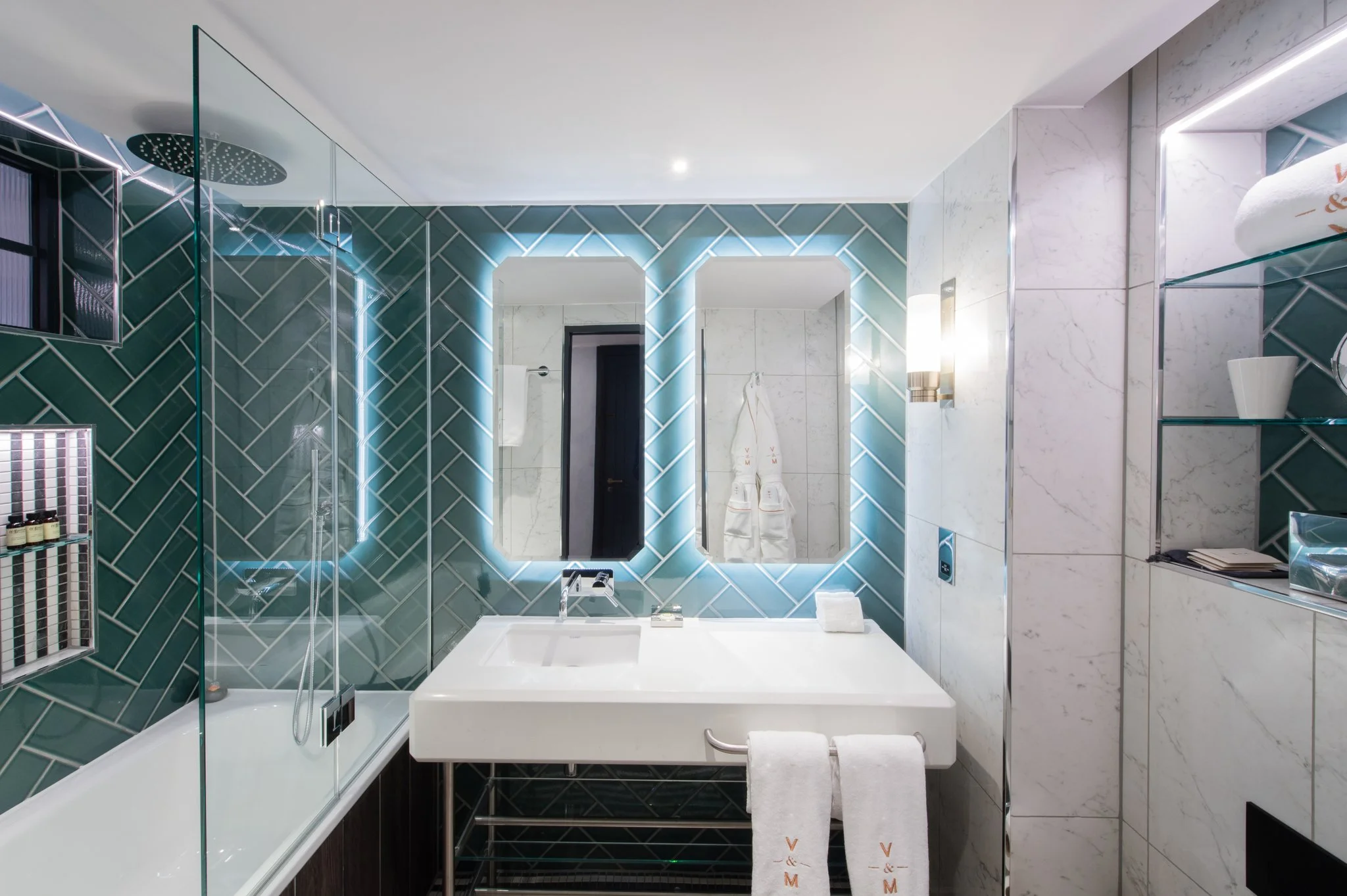 Vintry and Mercer deluxe room bathroom