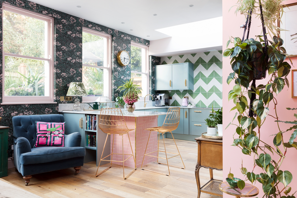 The Pink House kitchen, as seen in Pink House Living/Photo: Susie Lowe