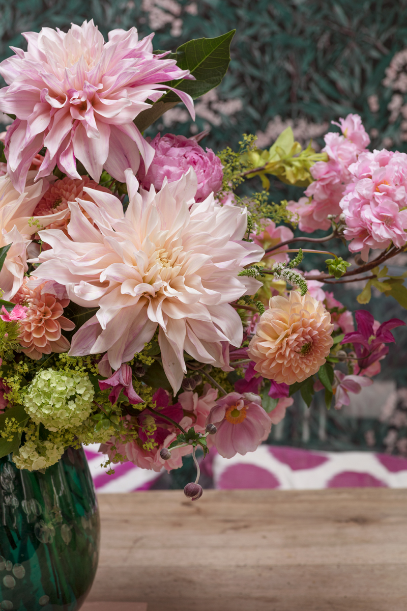 Flowers by Hayford &amp; Rhodes in my dining room/Photo: Susie Lowe