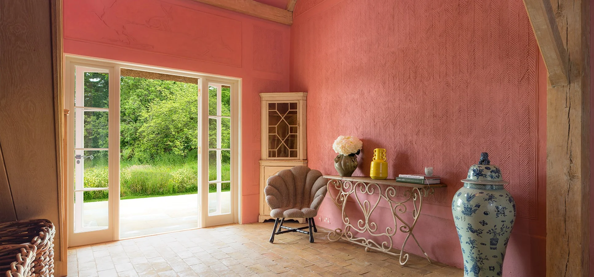 The original pink colour of the building’s exterior is reflected on the inside
