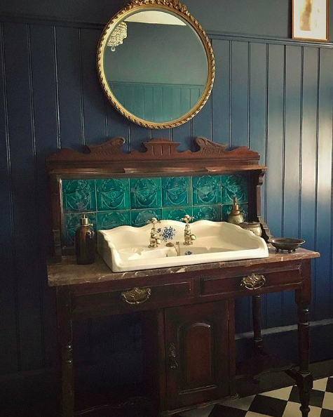 Oh hello turquoise tiles @stig.of.the.bumpkin.dump