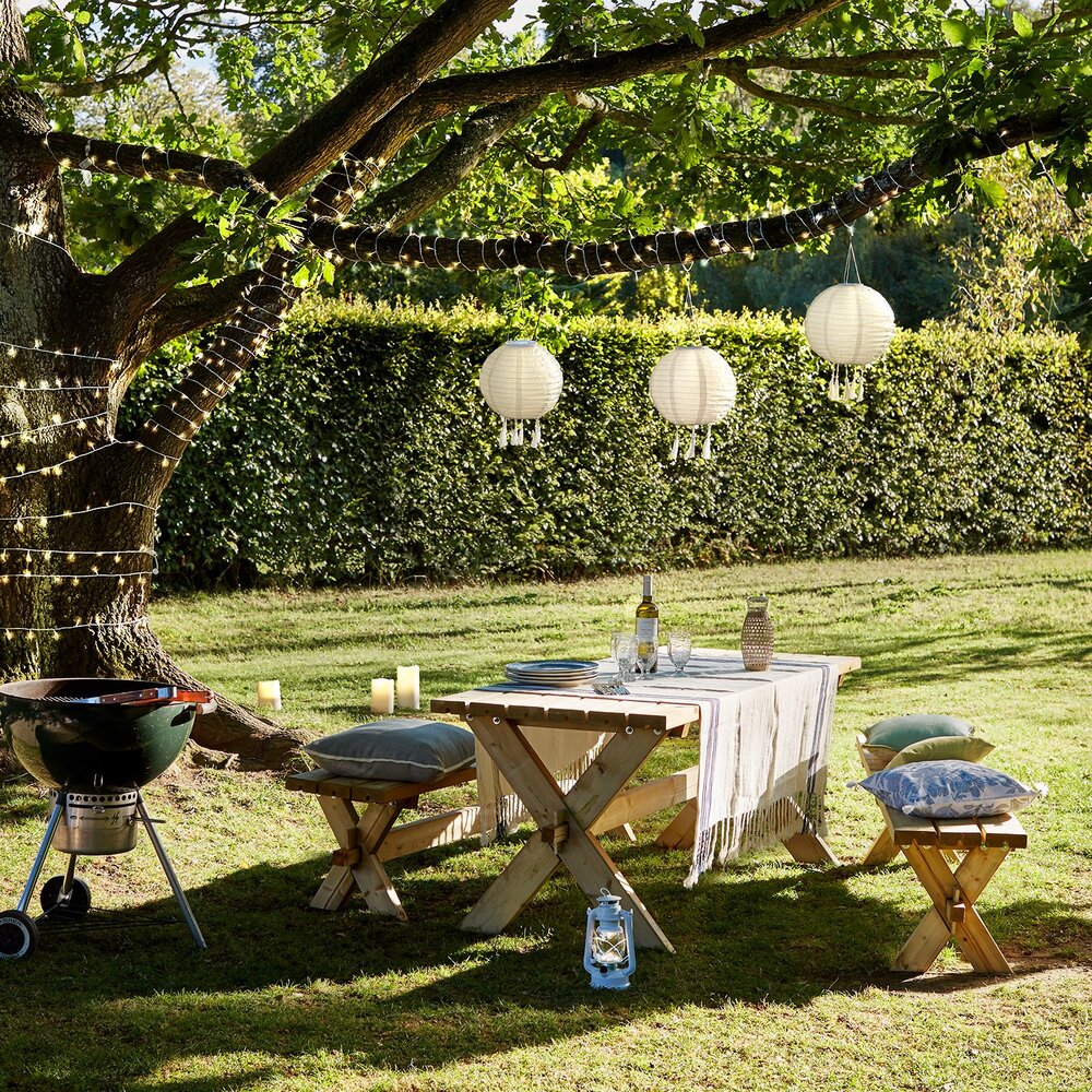 SL19020_3-Cream-Tassel-Lanterns-Garden-Picnic-Table_P2_2000x2000.jpg