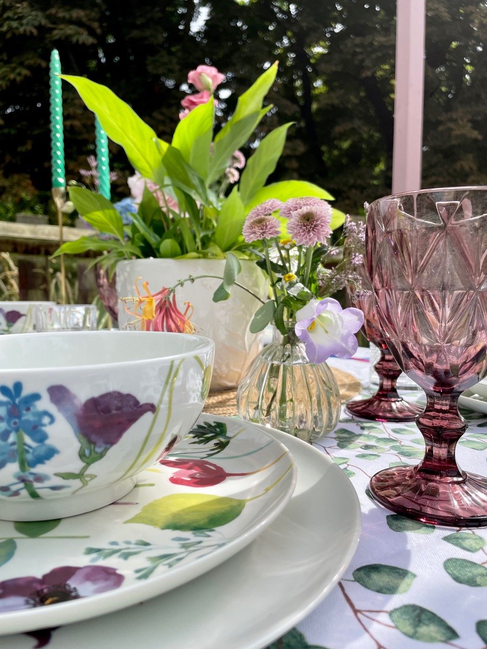 Pink, green and blue table styling