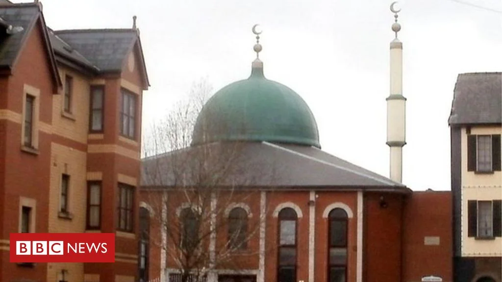 _106041545_mosque_jaggery.jpg