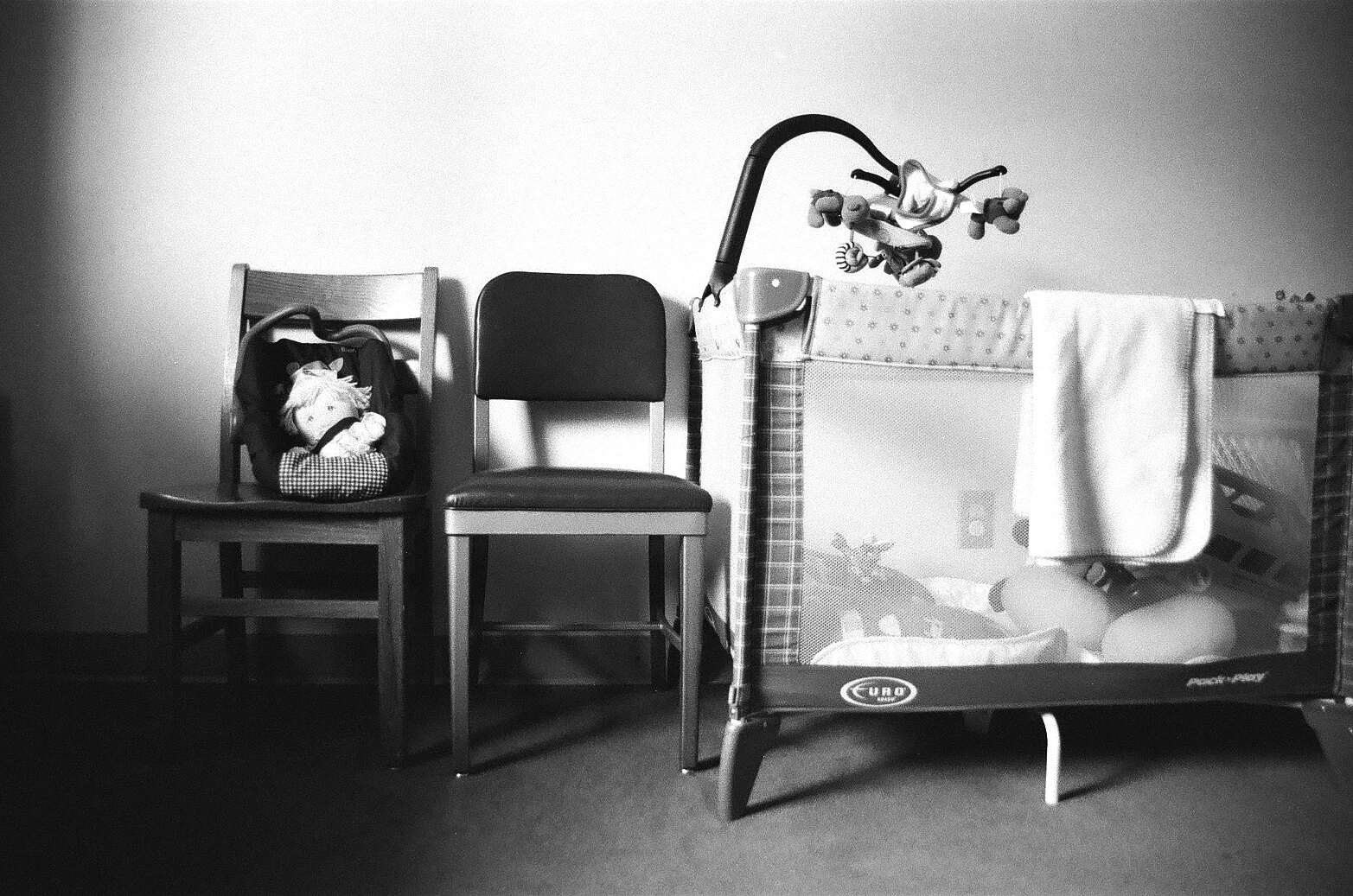 Crib w/ Mobile