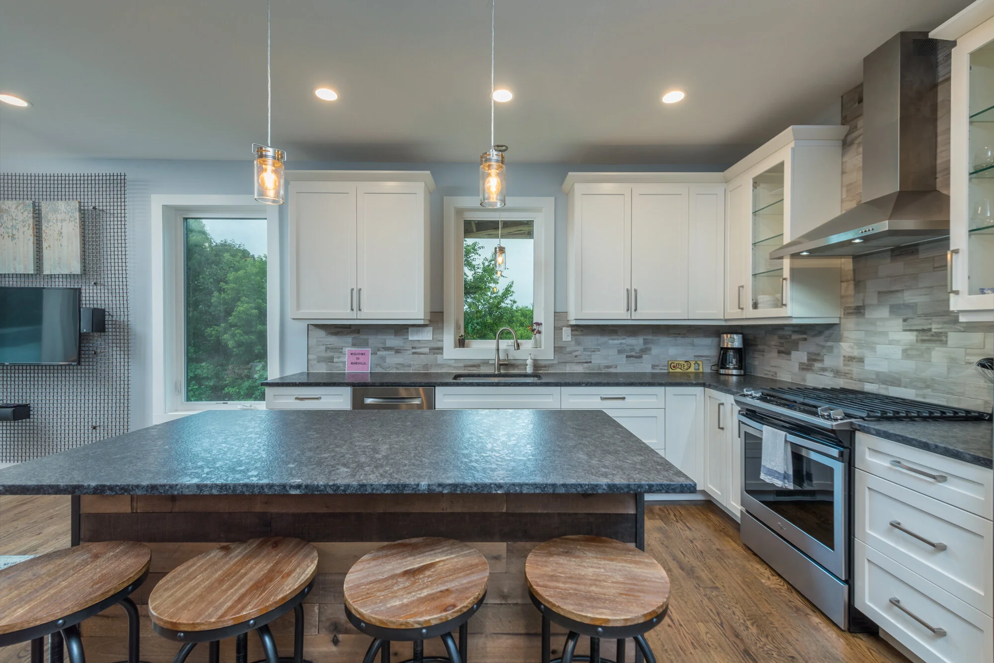 Brown Ave | SOLID ROCK BUILDERS LLC