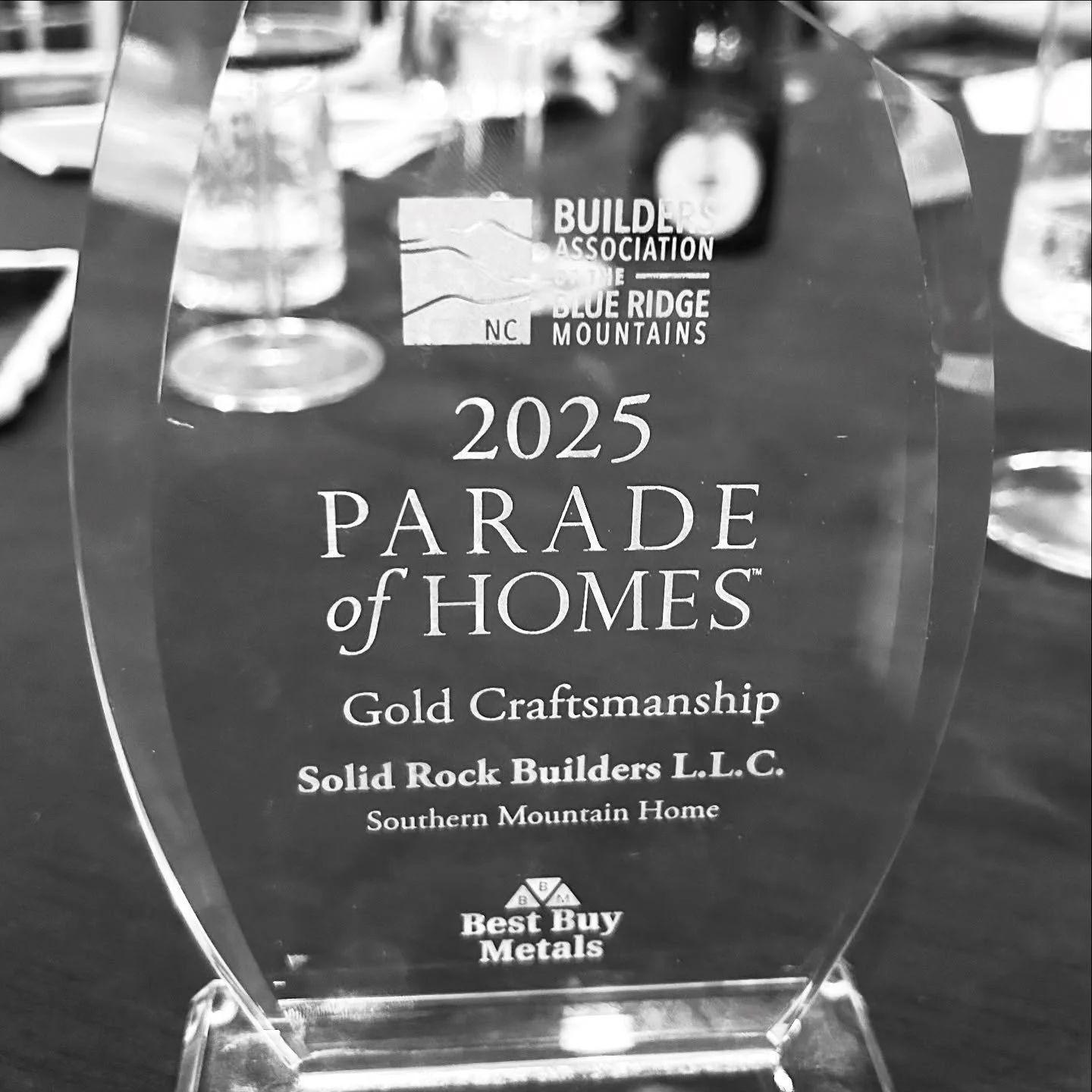 Tour our award winning home today. Virtual link in bio. Thanks to everyone involved. 
@steelrootworks 
@theoverheaddoor 
@cje_roofing 
@gbs_building_supply 
@sierrapacificwindows 
@avlfloorsllc 
@thebeamshopbrevard 
@appalachian_excavationconcrete 
@