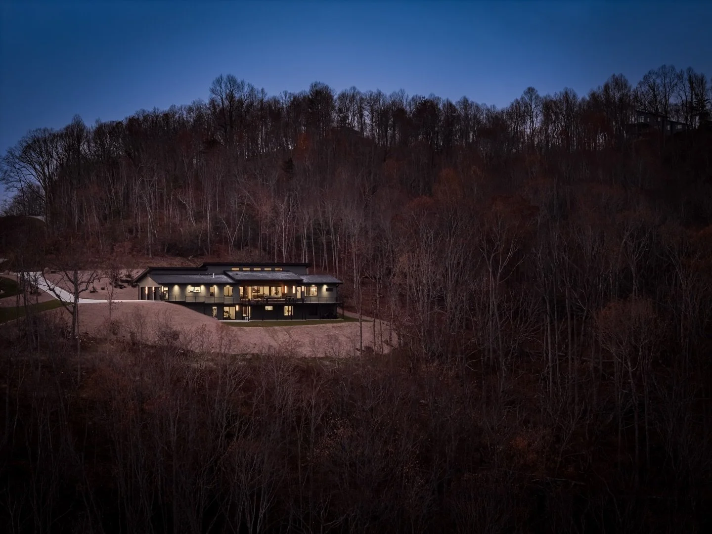 Cool view of a custom home we finished last year. 

#solidrockbuilders
#buildersinashevillle
#ashevillecustomhomebuilder
#ashevillehomebuilder
#customhome