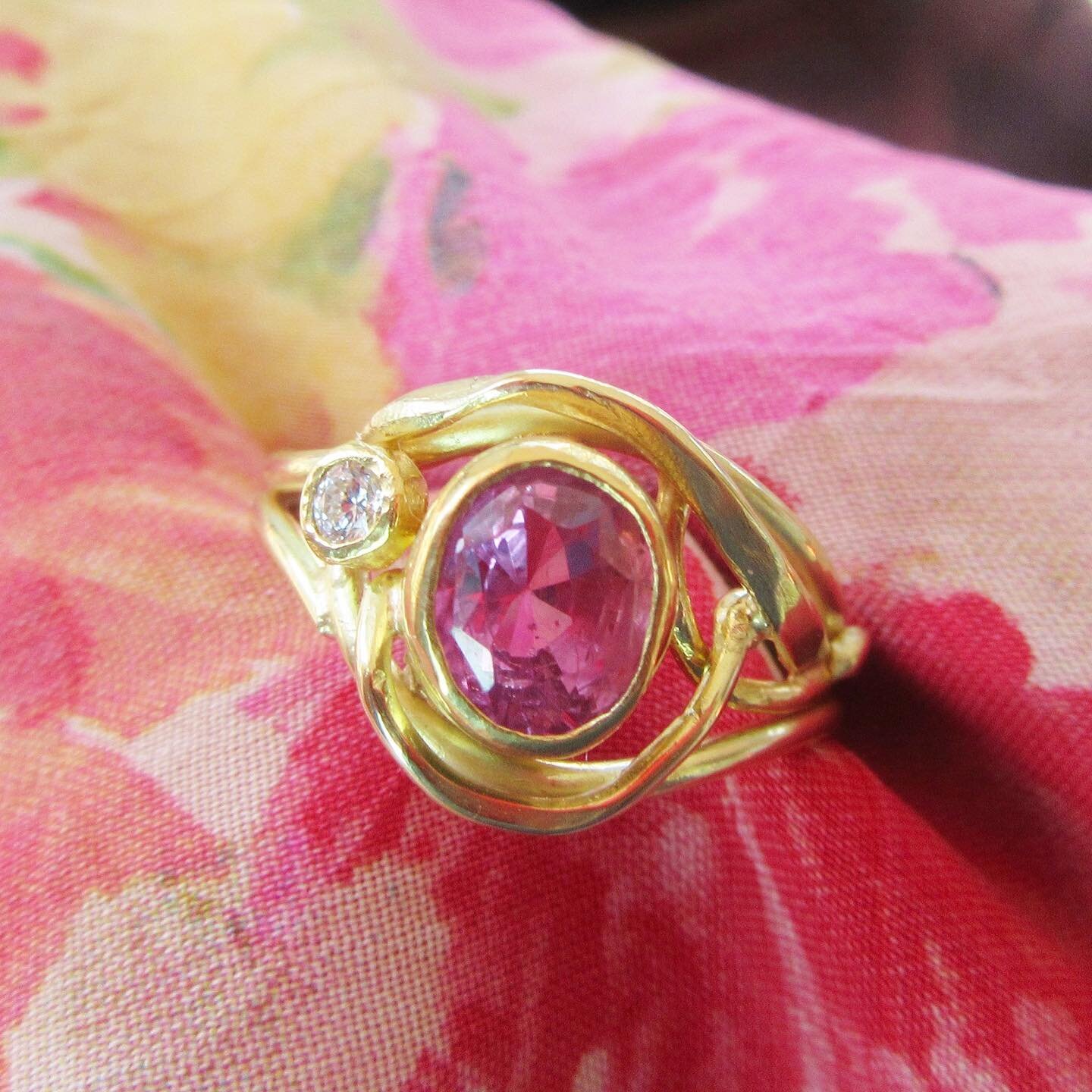 Need an incredibly special gift for Valentine&rsquo;s Day? This one of a kind ring is made with a 2.19 carat natural pink sapphire, a .07 ct diamond, 22k and 18k gold. Available now from Cabochon Gems. #beauty 
.
.
.
#karenldavidson #karendavidson #s