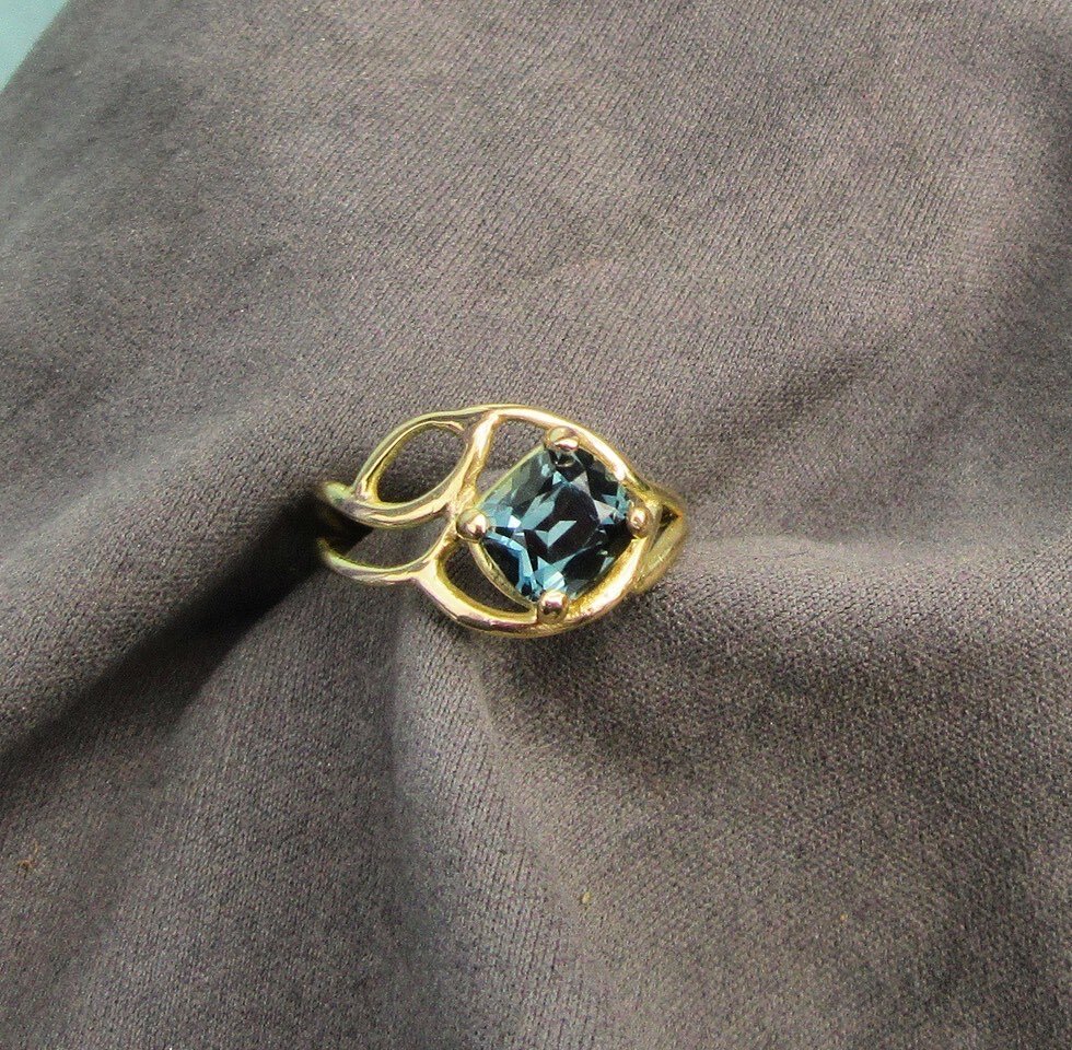 This sapphire speaks for itself. 🦋
.
.
.
#karenldavidson #karendavidson #sterlingsilver #opal #pendant #handmade #customjewelry #customjeweler #process #handmade #cabochongems #blackopal
#treeoflife #designprocess #handmadejewelry #silver #22karatgo