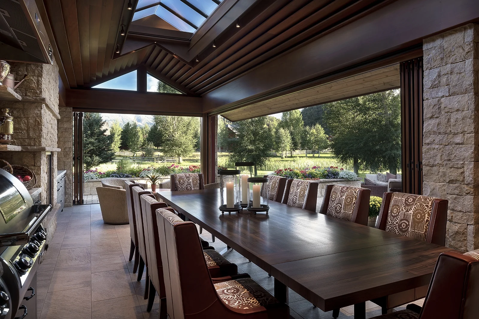 Indoor-Outdoor Dining.jpg