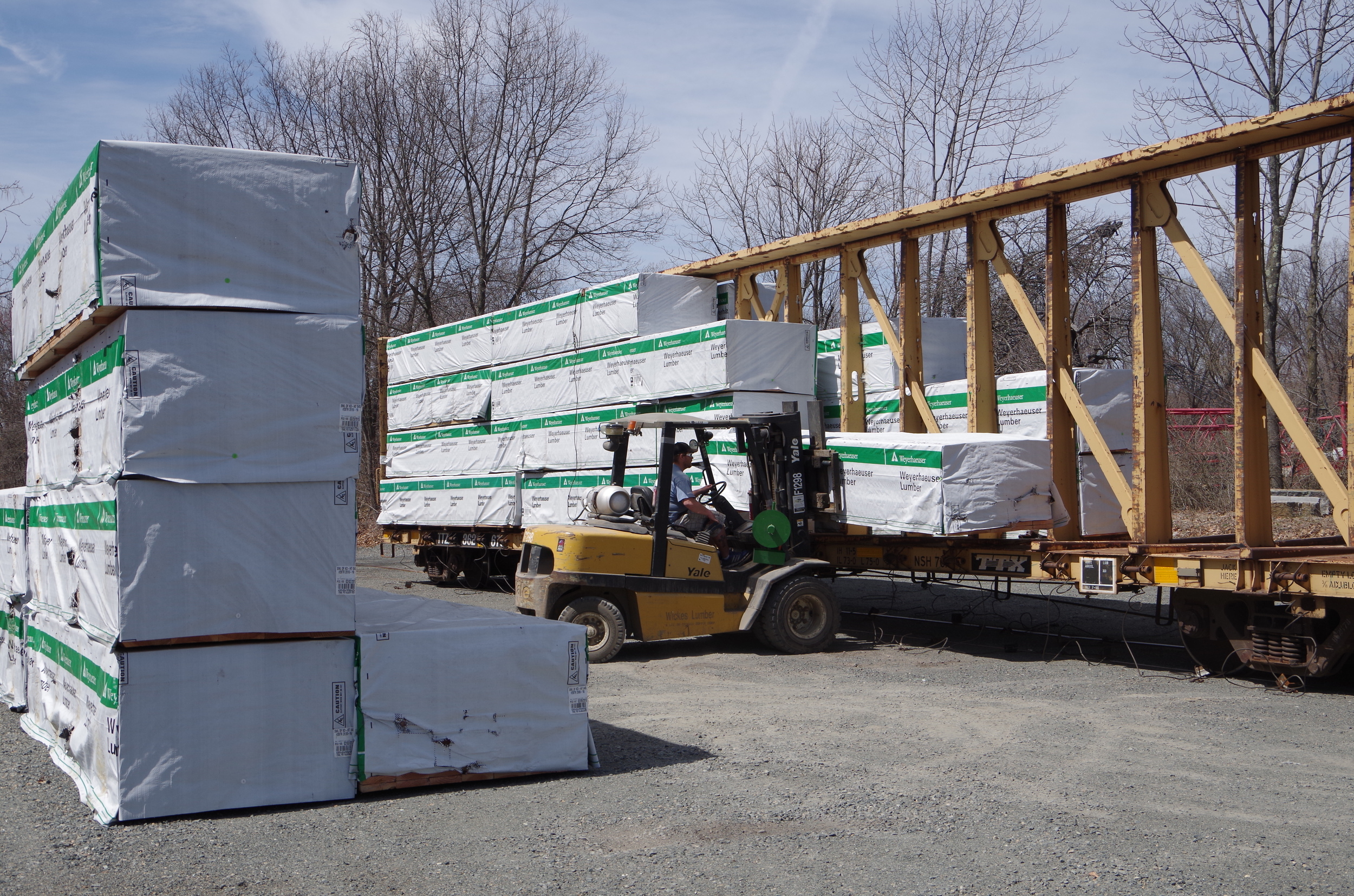   No Siding? No Problem.   Use One of Our Transload Facilities   See What Works Best For You  
