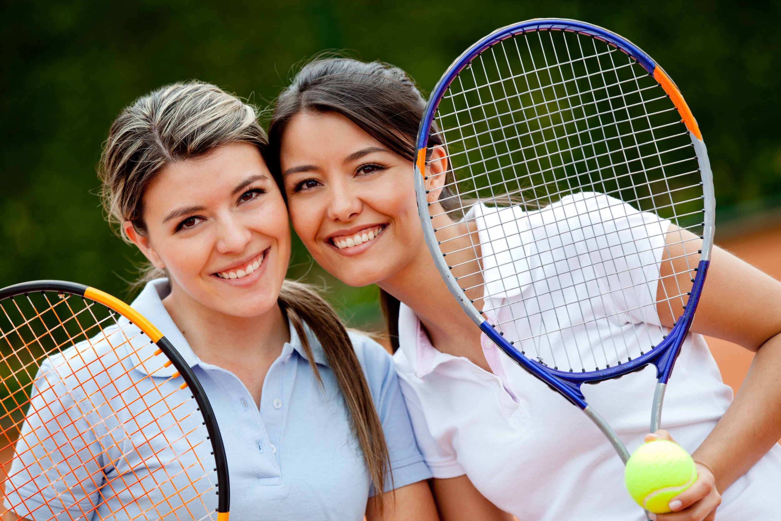 Увлекаться теннисом. Теннис вдвоем. Знаменитые теннисисты-любители. Мамы в теннисе. Групповое фото теннисисток.