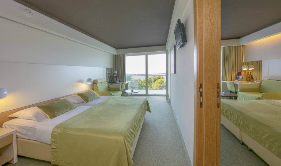Family-room-sea-side.jpg