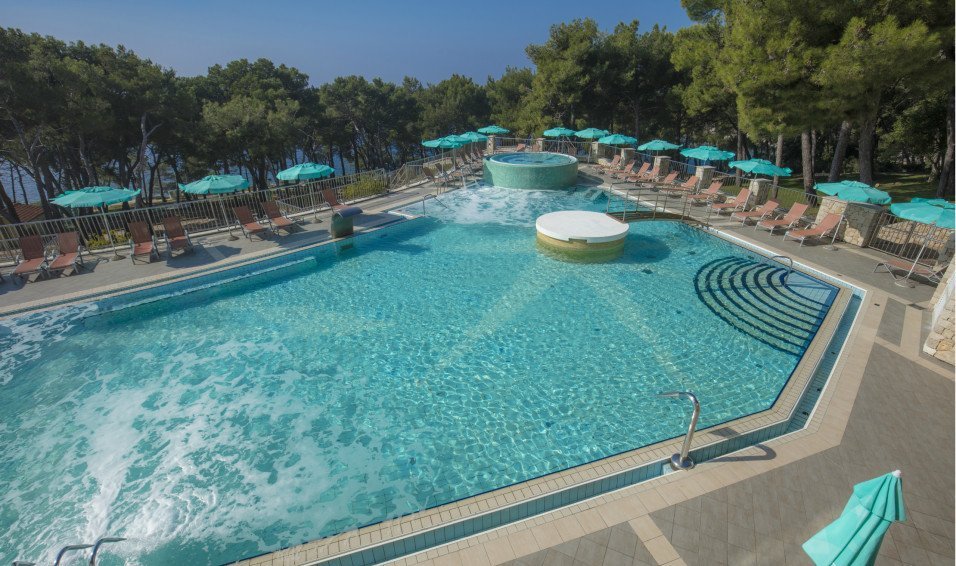 Vespera-pool.jpg
