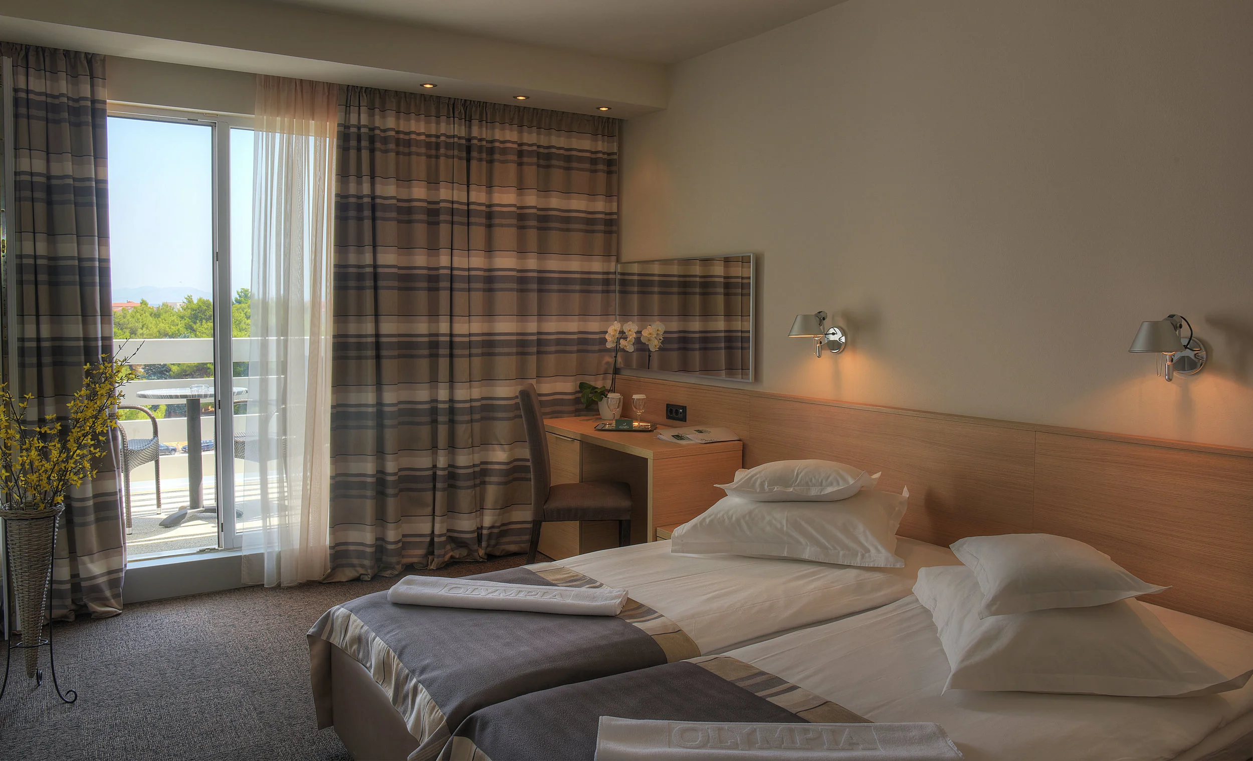 Double room with park view 1.jpg