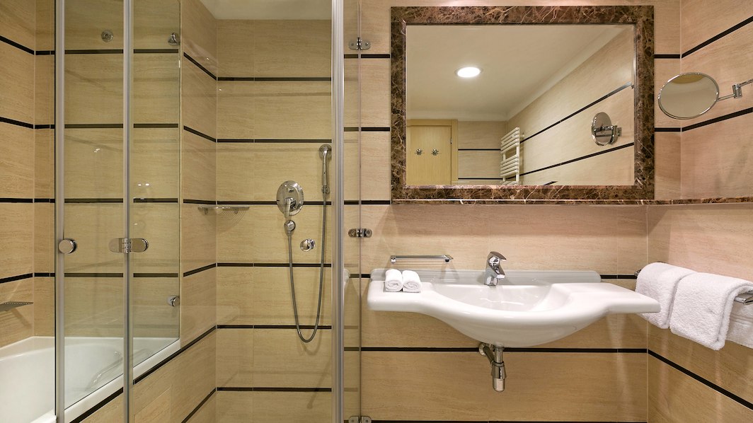 spumd-bathroom-8712-hor-wide.jpg