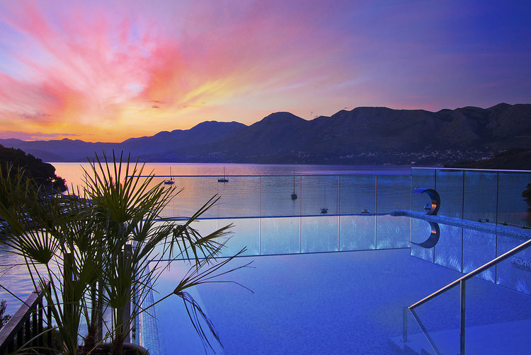 october-holiday-deals-2019-uk.jpg