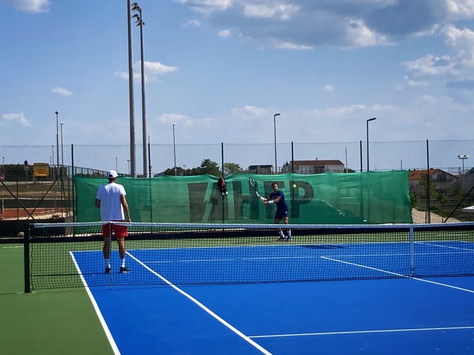 Borna Ćorić warm up session with Eliot Glaysher courtesy of Tennis Holidays Croatia in Zadar @ Športski centar Višnjik