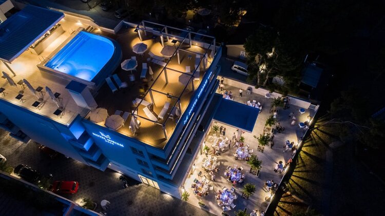 makarska-hotel-mirjam-rooftop-pool-night-shot.jpg