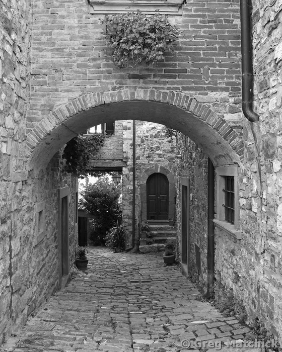 Arch and Lane in Chianti_9860 BW 16x20