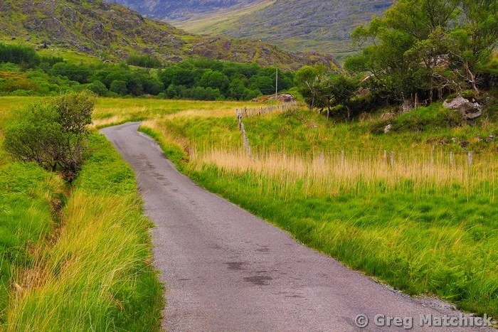 Road Through MacGillycuddys Reeks 1